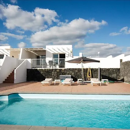 Villa Puerto Del Carmen Sleeps 5 With Pool *