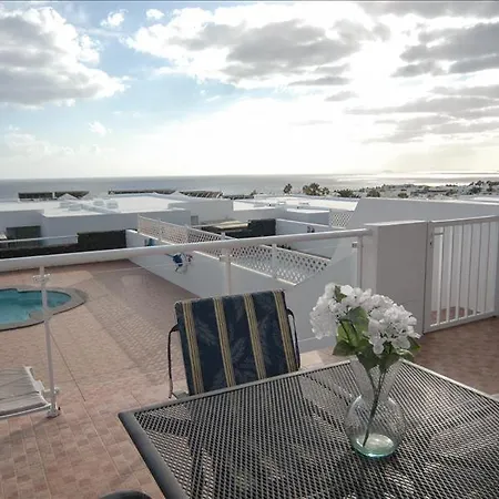 Вилла Puerto Del Carmen Sleeps 5 With Pool