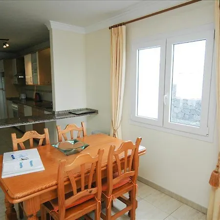 Puerto Del Carmen Sleeps 5 With Pool Villa